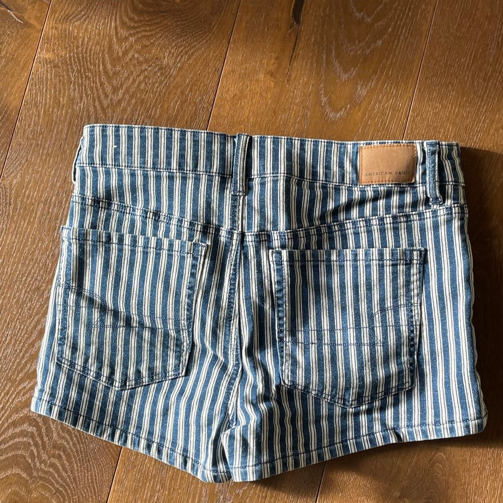 American Eagle Next Level Stretch Blue Striped Short Women's Size 6
